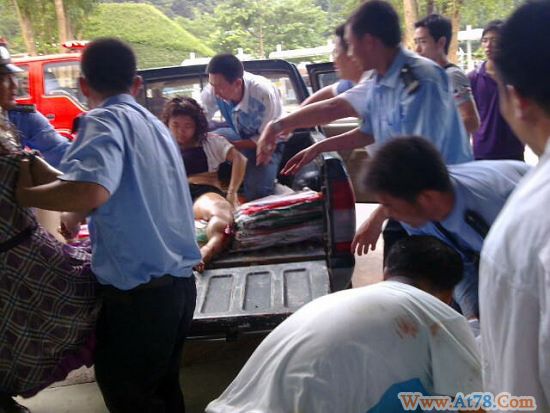 深圳游乐设施塌落6死10伤华侨城否认自行设计