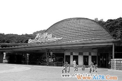 深圳游乐项目事故幸存者:太空迷航机器运转爆炸