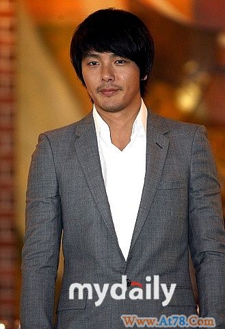 韩国艺人朴龙河30日凌晨自杀身亡年仅33岁