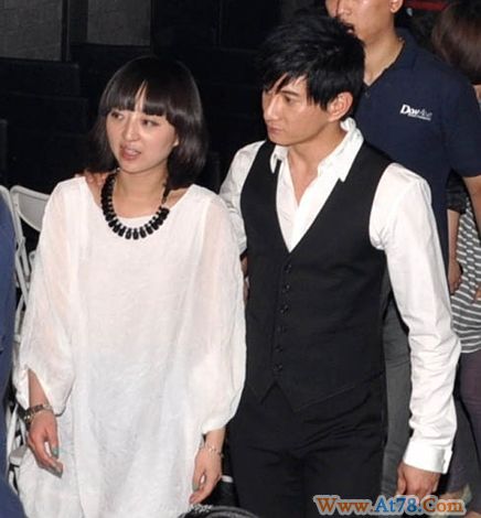 马雅舒高调再婚吴奇隆当众“勾搭”神秘女(图)