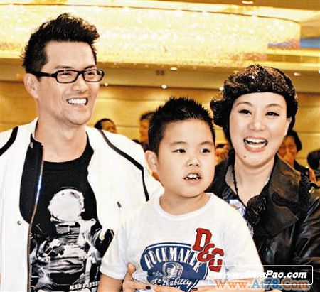 吕良伟指责与邝美云婚姻报道遭断章取义(图)