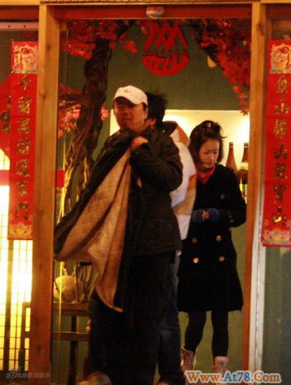 崔健跟女儿出门 被说成情牵小女友(图)