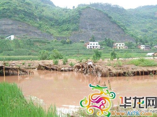 重庆万州遭遇暴雨千人被困部分地区积水达3米