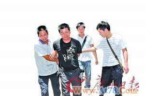 广东杀警嫌犯身背数条命案 疑6天连杀6人