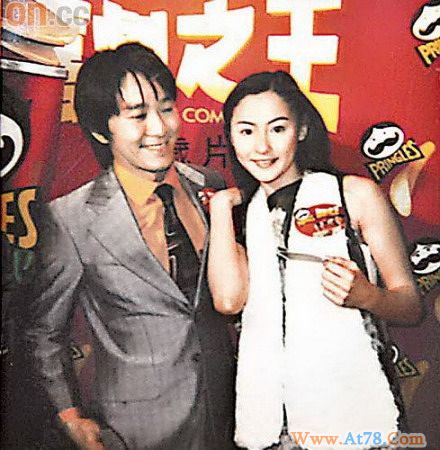 张柏芝周星驰合照摆床头Lucas精怪抢风头(图)