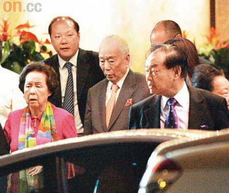 李嘉欣婆媳饭毕不悦撇嘴木无表情关系转差(图)