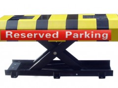 F型太阳能遥控车位锁 F型太阳能遥控车位锁