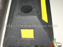 橡胶车轮定位器安装,车位倒车防撞垫,汽车挡车器 橡胶车轮定位器安装,车位倒车防撞垫,汽车挡车器