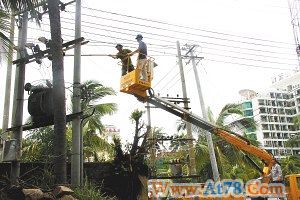 台风康森致海南三亚市区超过30%面积停电