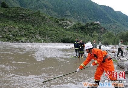 组图：四川甘孜交通事故已致2死24失踪12伤
