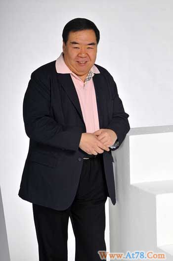 郑则仕工作之余不忘健身勇夺明星保龄球赛冠军