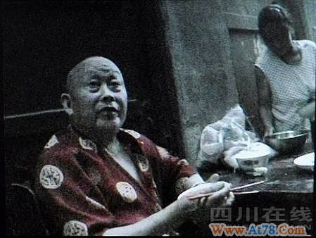 富有乞丐夫妇曝光：家有三层小楼 晚餐三菜一汤