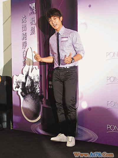 吴尊7位数代言护肤品 与杨丞琳冲绳晒“阳光”