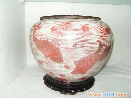 大器中的重器:清康熙青花釉里红鱼藻纹大罐(图)