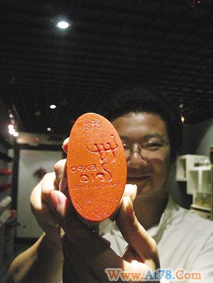 无锡小伙爱玩"篆刻" 10多年刻章超过2000枚(图)