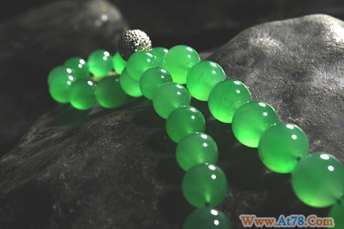 云南翡翠1公斤毛料100万 深圳翡翠价格一飞冲天