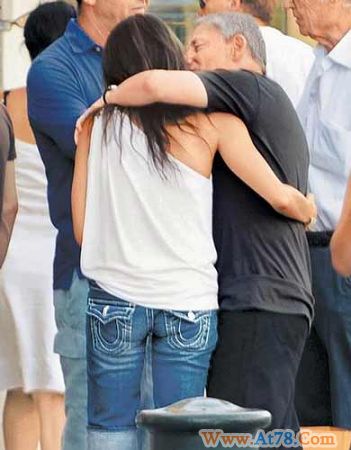 杨紫琼与男友逛街111岁小两口街头秀亲密(图)