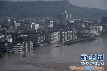 百年不遇特大洪峰袭击广安 50多条街道被淹