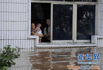 百年不遇特大洪峰袭击广安 50多条街道被淹