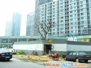 北京钉子户不满拆迁费坚守闹市7年(图)