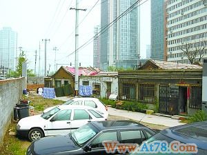 北京钉子户不满拆迁费坚守闹市7年(图)