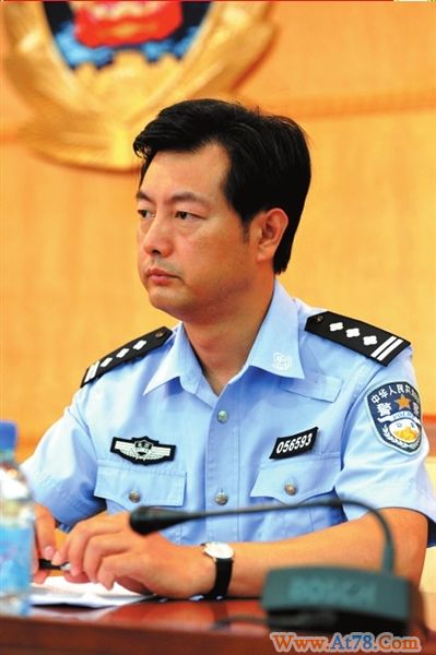 北京警方首批新闻发言人亮相 3人均为直属总队副总队长(图)