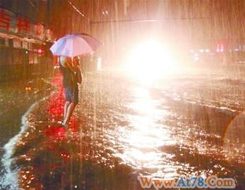 沈阳新民暴雨致水泵站损坏全市停水