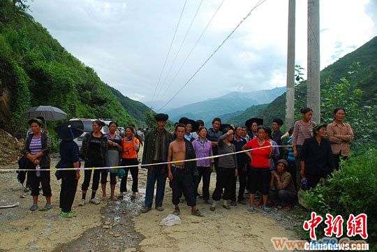 四川凉山冕宁发生山体滑坡致2死11人失踪(组图)