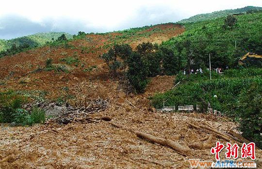 四川凉山冕宁发生山体滑坡致2死11人失踪(组图)