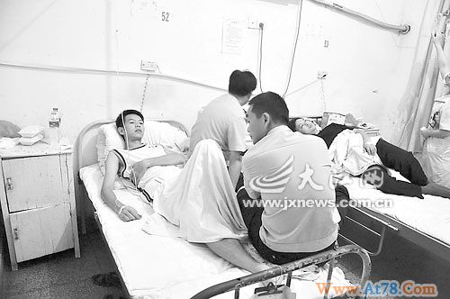 江西九江17名抗洪人员遭雷击两人牺牲