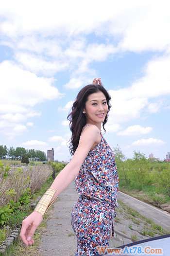 周丽淇北海道取材写书 五天睡不到20小时(图)