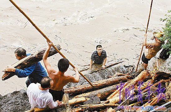 四川雅安宾馆被指占河道建房多数官员拒绝采访