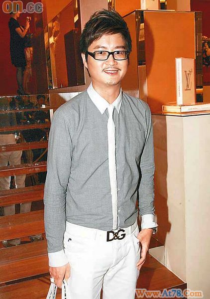 张敬轩关智斌被指出柜何国钲否认写其事(图)