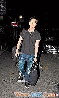 赵又廷陈意涵深夜相约看电影 支吾回应绯闻(图)