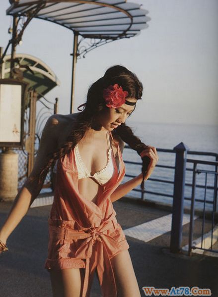 两嫩模爆发写真战 周秀娜狙击Angelababy(图)