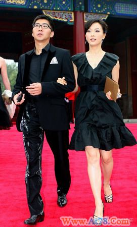 陈数双喜临门要与赵胤胤结婚(图)