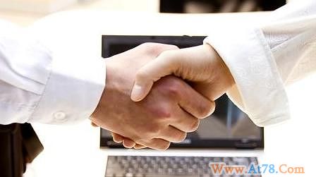 掌握正确的握手礼仪
