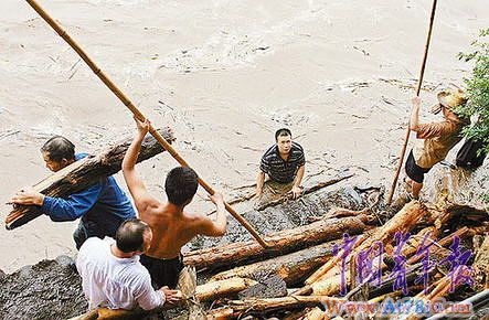 四川雅安宾馆占河建房 多数官员拒绝受访