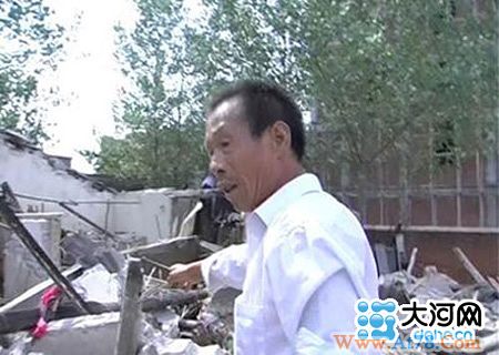 河南息县暴力拆迁对村民锁喉 政府：村民态度恶劣