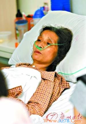 7月21日,陈玉莲躺在中南医院的病床上,显得很虚弱。本报特派记者骆昌威 摄