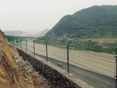 长期供应高速护栏网|公路护栏网|铁路防护网|机场防护网