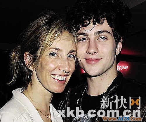 44岁女导演为20岁男星生女 “母子恋”热议(图)