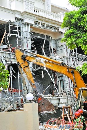 广州强拆二沙岛违建别墅包工头聚众围讨工程款