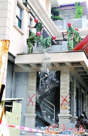 广州强拆二沙岛违建别墅包工头聚众围讨工程款