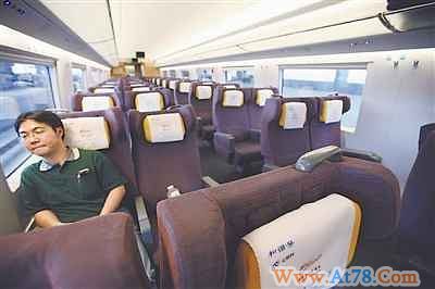 沪宁高铁票价影响上座率 有车厢仅1名旅客(图)