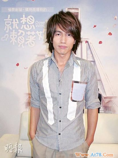 Ella因爷爷过世返台言承旭独撑大局遭粉丝胸袭