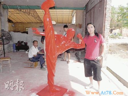 李小龙脚踢全球雕塑世博展造型被指太霸道(图)