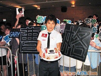 曹格被指整容表示开心 出书希望鼓励年轻人(图)