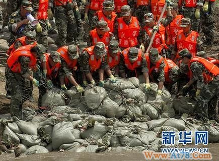 罗夫河堤坝缺口有望今日合龙封堵