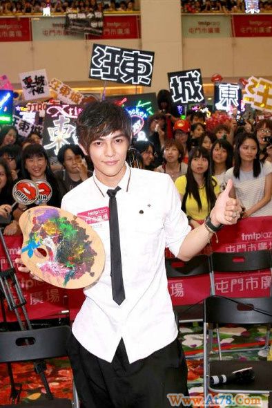 汪东城香港宣传画集 大方宣称想看嫩模写真(图)